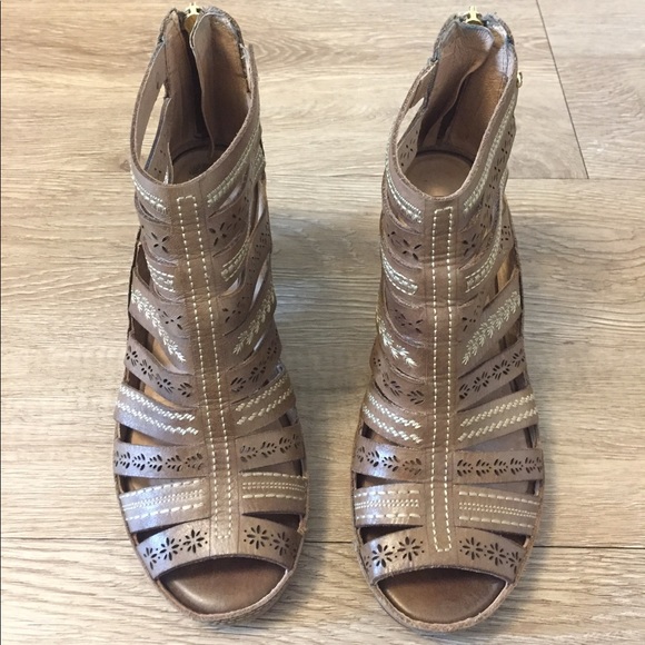 Pikolinos Mid Heel Sandals - Picture 3 of 13